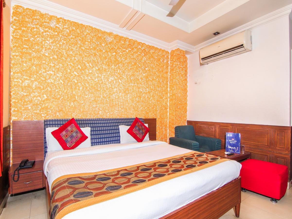 Hotel Oyo 2007 Near Charbagh Railway Station 3*