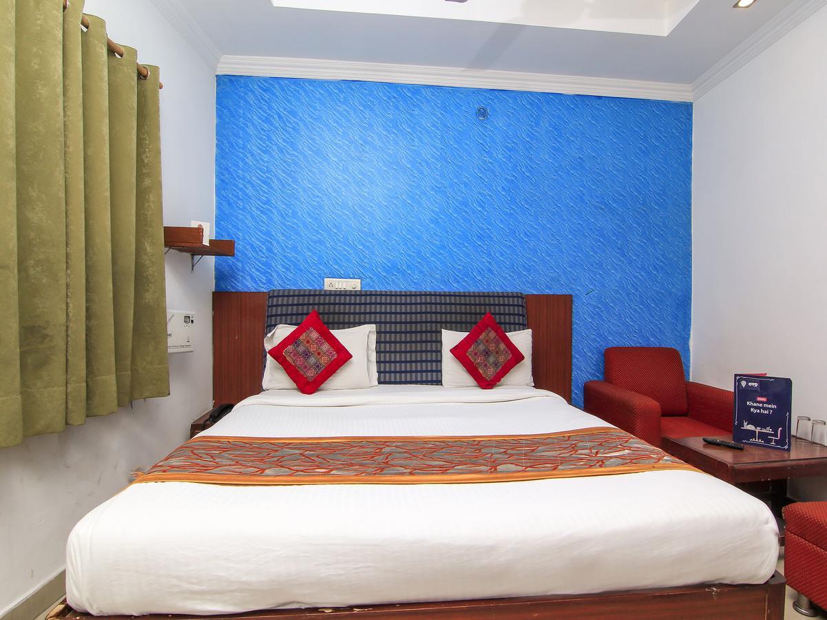 Oyo 2007 Near Charbagh Railway Station Hotel 3*