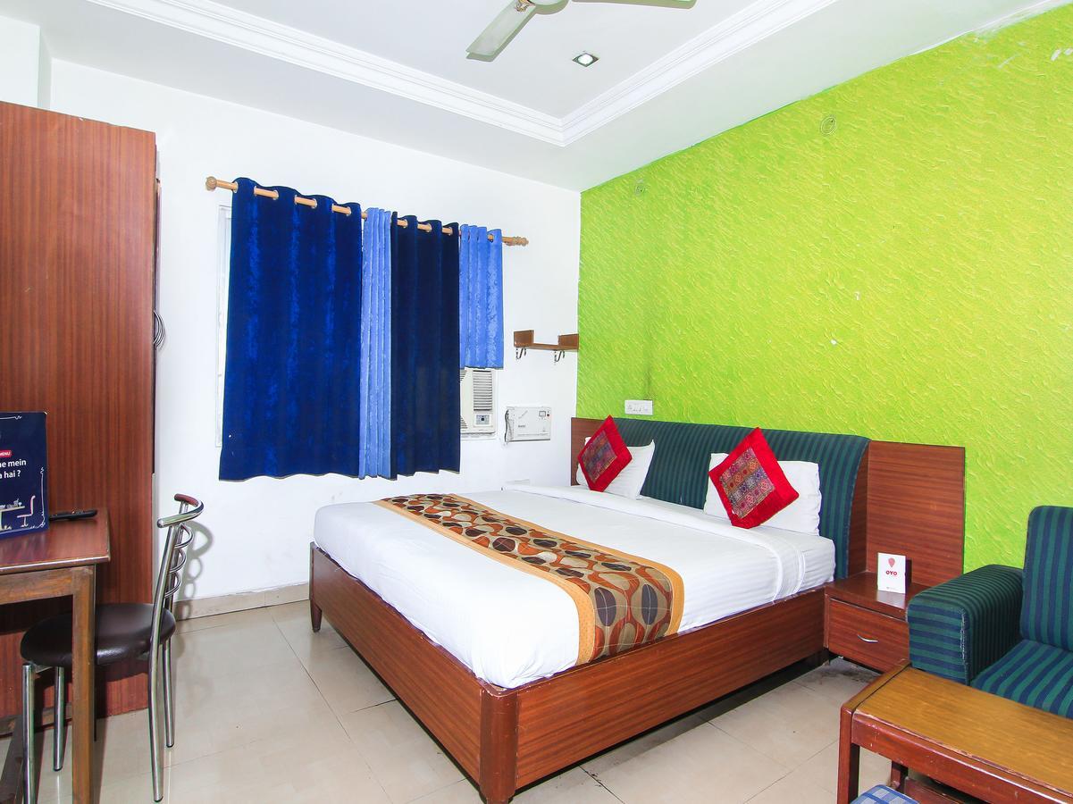 Oyo 2007 Near Charbagh Railway Station Hotel 3*