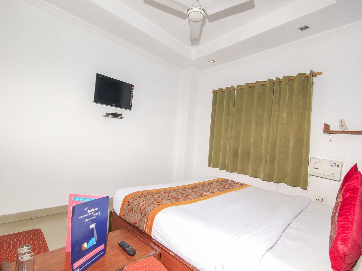 Hotel Oyo 2007 Near Charbagh Railway Station