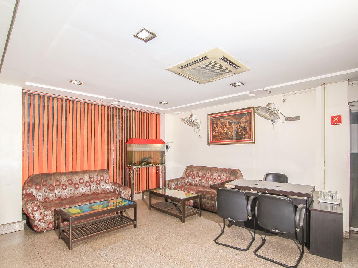 Hotel Oyo 2007 Near Charbagh Railway Station